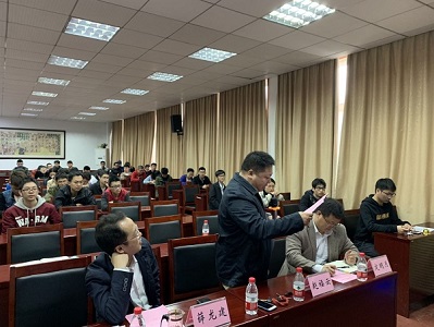 1557021066968215.jpg 评委点评.jpg